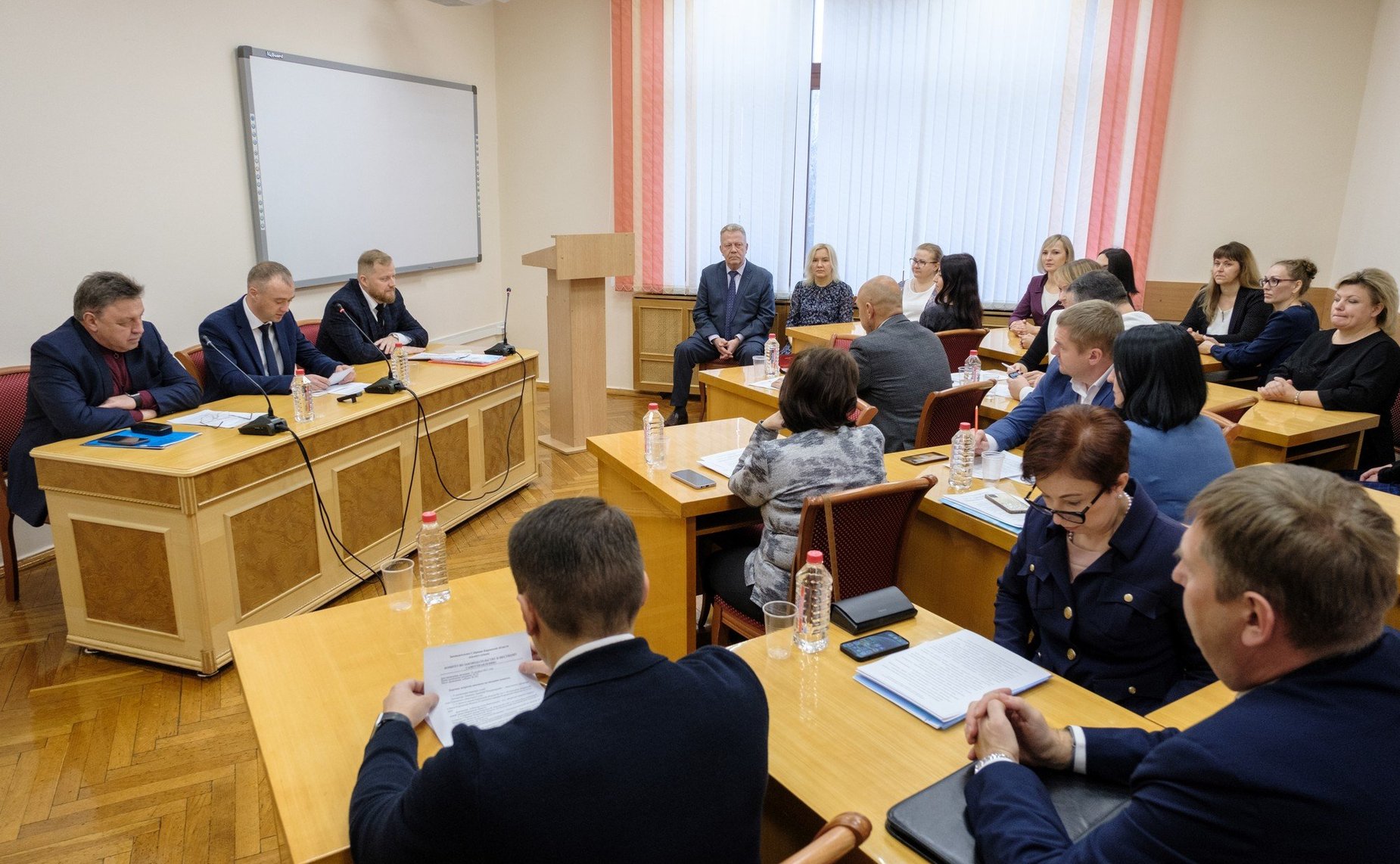 Вячеслав Тимченко принял участие в заседании Комитета по законодательству и местному самоуправлению Законодательного Собрания Кировской области