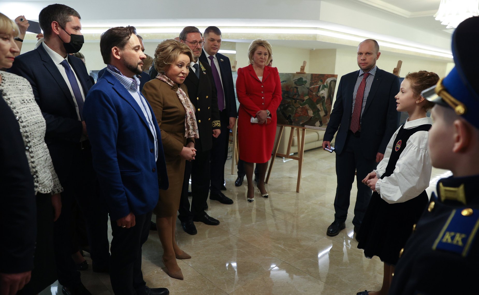 Валентина Матвиенко открыла выставку детского рисунка о легендарной полуторке, посвященной 80-летию «Дороги Жизни»