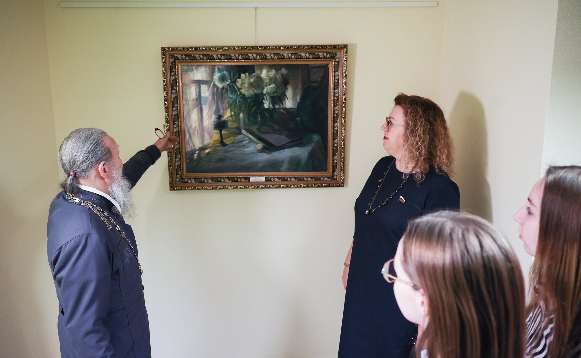 Ольга Епифанова открыла в Совете Федерации выставку живописи Петра Кочанова «За Святую Русь помолюсь…»