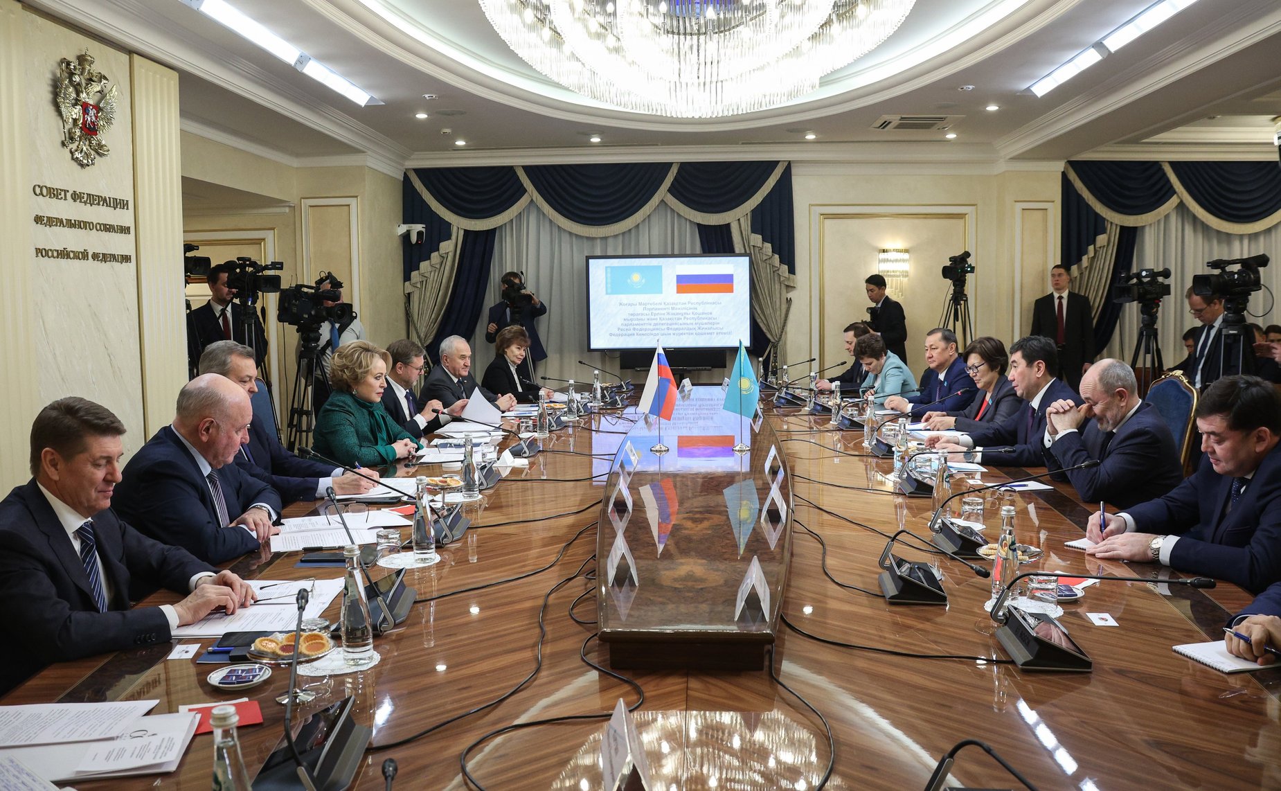 Валентина Матвиенко провела встречу с Председателем Мажилиса Парламента Республики Казахстан Ерланом Кошановым