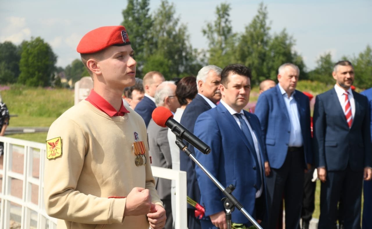 Сергей Михайлов принял участие в торжественном открытии стелы «Вечная память забайкальцам – защитникам Ленинграда» на Невском пятачке