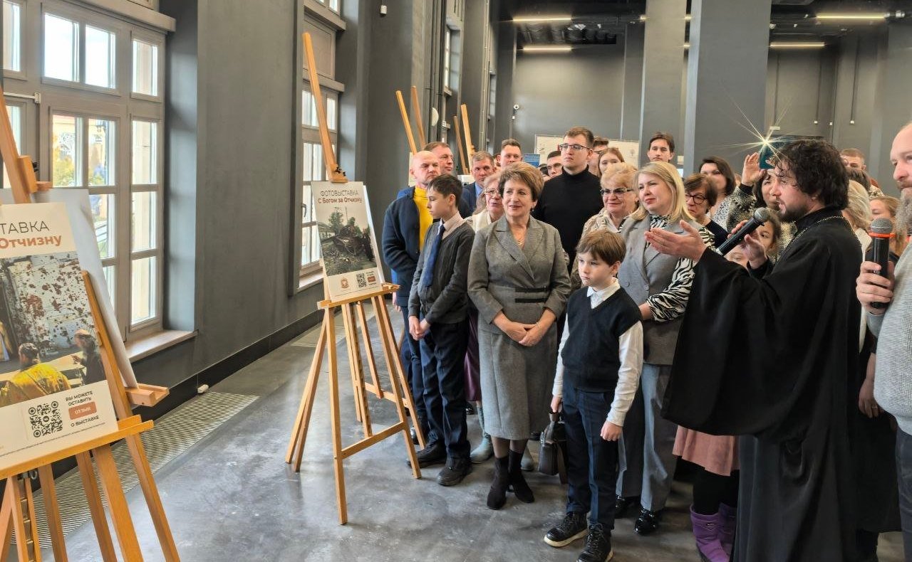 Екатерина Алтабаева приняла участие в открытии фотовыставки, посвященной духовной поддержке военнослужащих