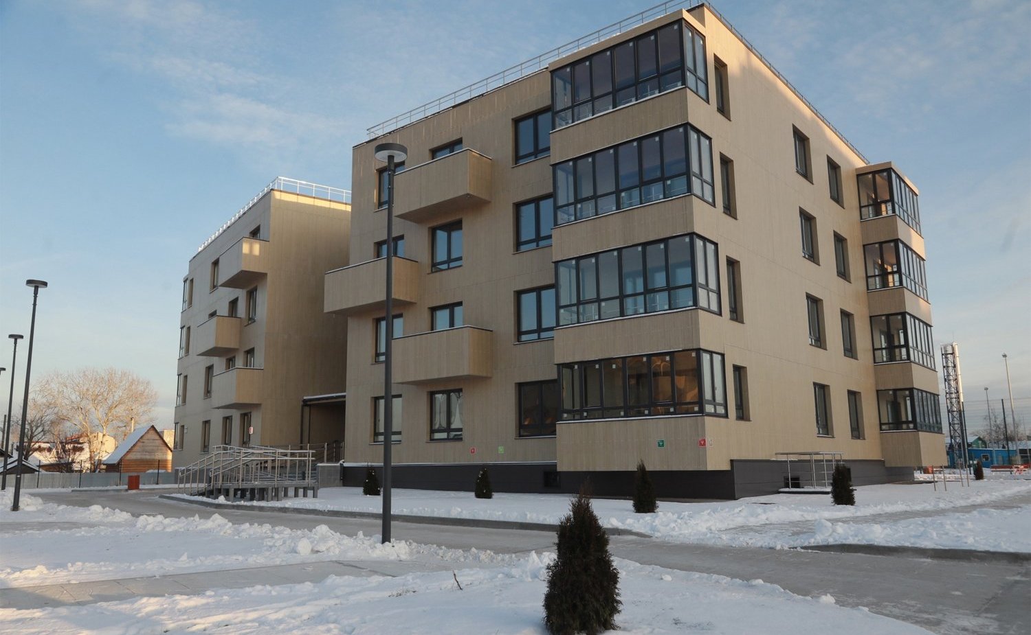 Сенатор осмотрела два новых четырехэтажных многоквартирных дома в городе Сокол Вологодской области