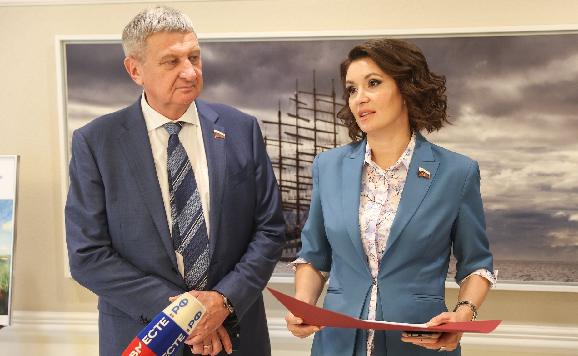 В Совете Федерации открылась ежегодная выставка «Портрет страны сердцами детей»