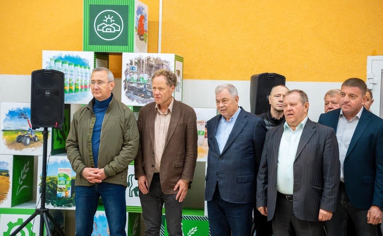 Анатолий Артамонов в селе Пеневичи Хвастовичского района Калужской области принял участие в торжественном открытии нового современного животноводческого комплекса