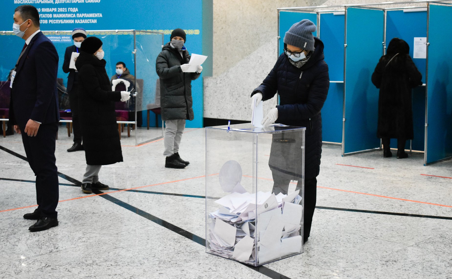 Делегация Совета Федерации принимает участие в наблюдении за проведением выборов депутатов Мажилиса Парламента Республики Казахстан