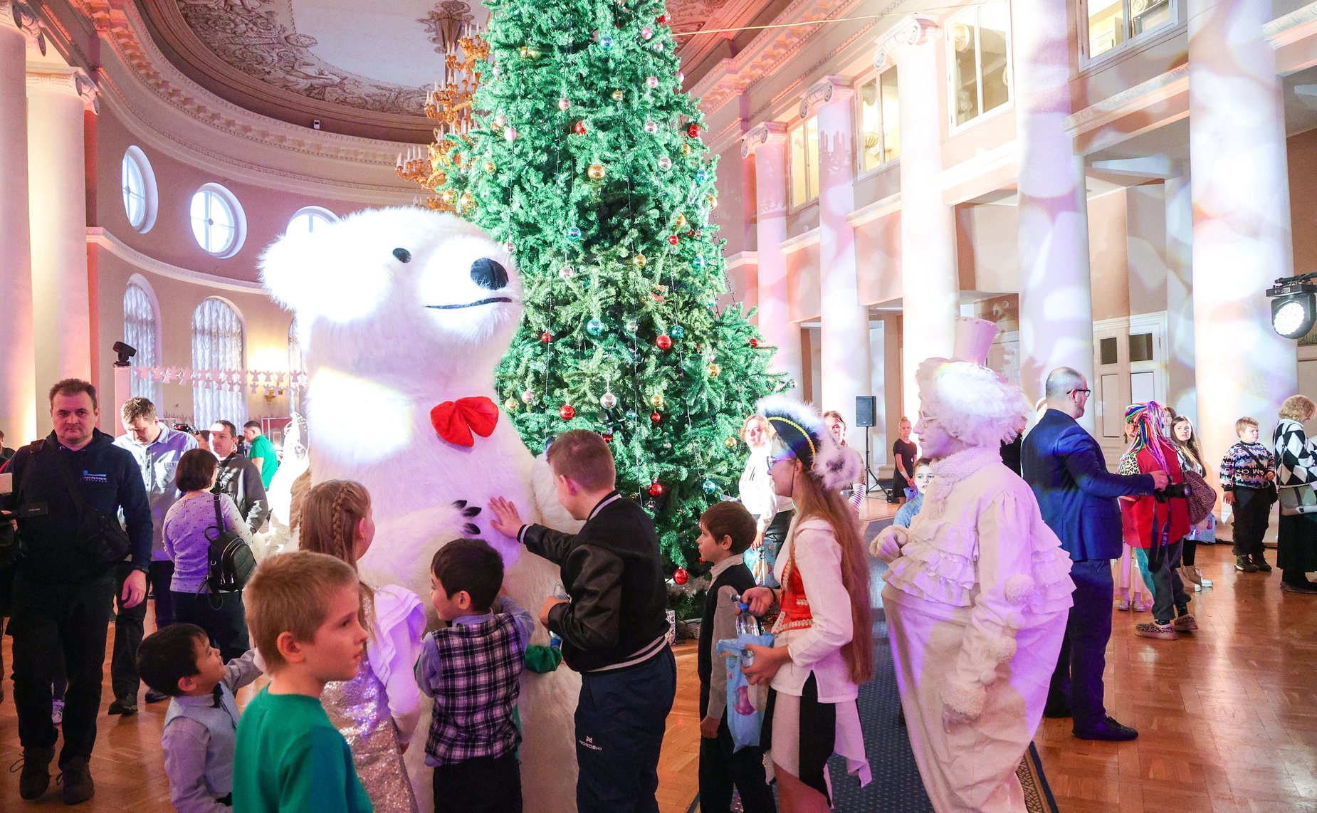 По инициативе Валентины Матвиенко в Таврическом дворце Санкт-Петербурга состоялась Рождественская ёлка для детей участников СВО