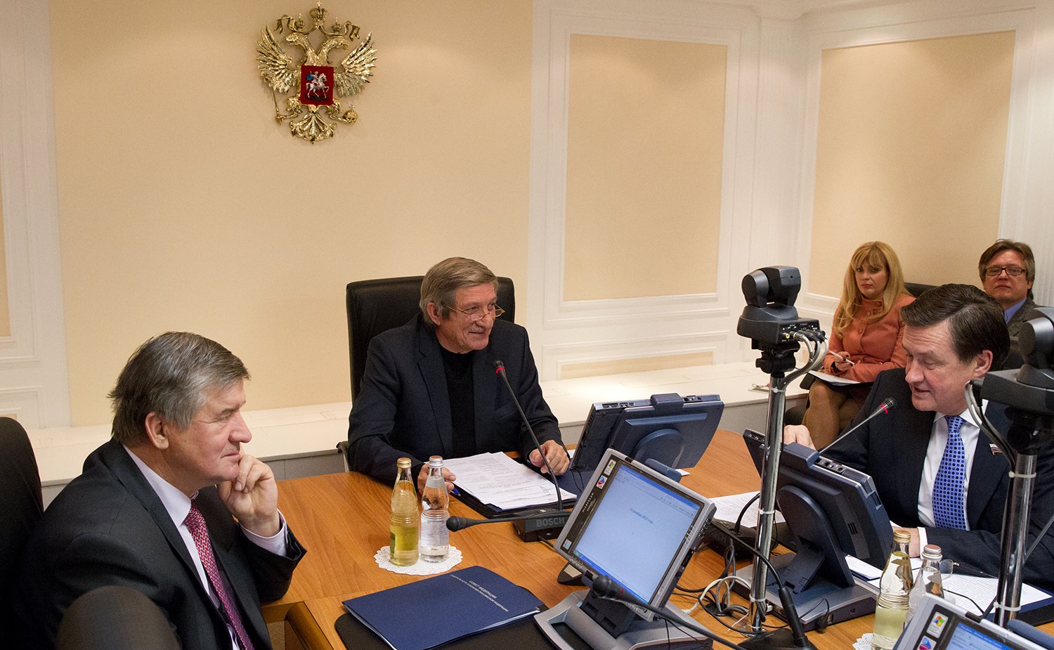 19-12 «Круглый стол» на тему «О системе неналоговых платежей: проблемы и пути их решения» 4