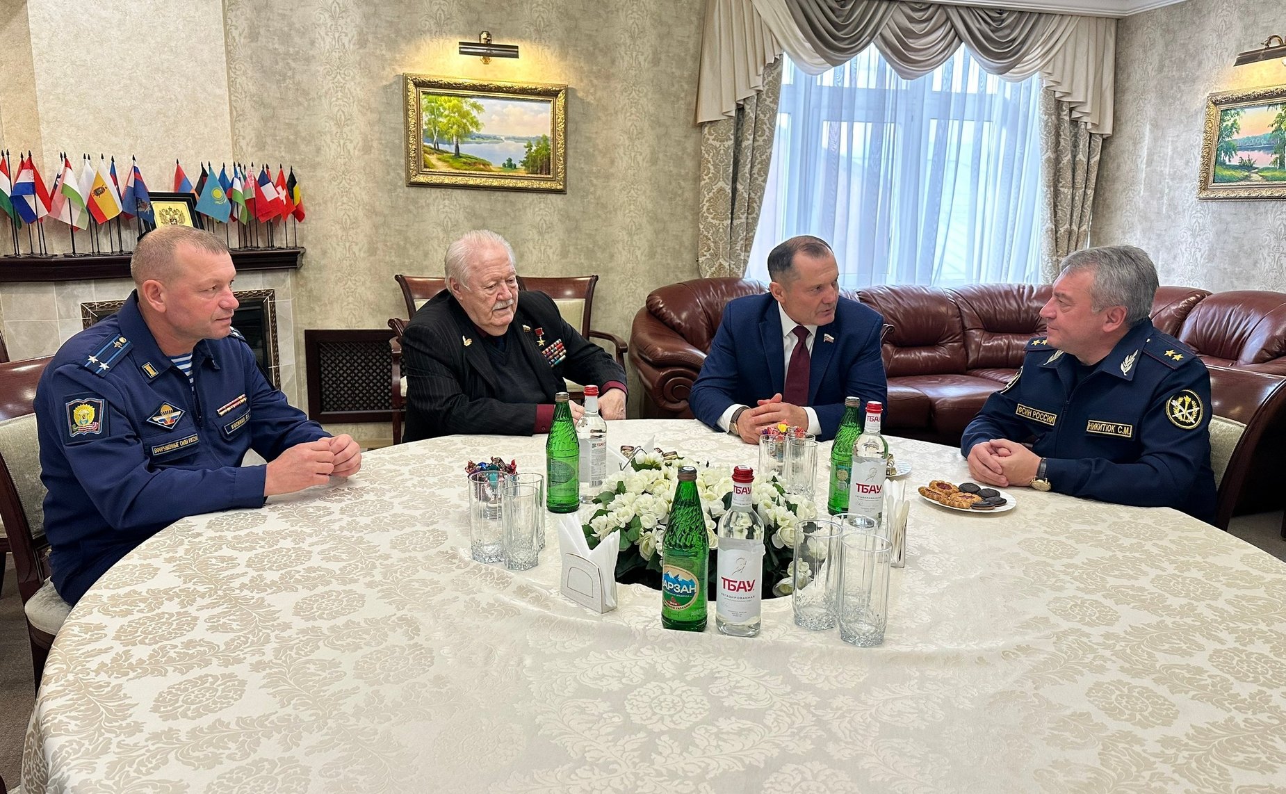 Игорь Мурог пообщался с начальником академии Сергеем Никитюком и Героем Советского Союза Юрием Плугиным