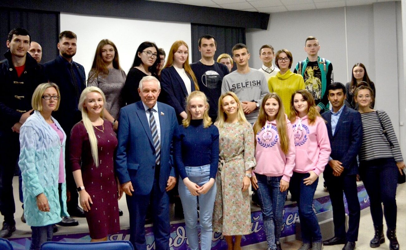 Валерий Марков посетил социально-культурные объекты приполярного города Усинска Республики Коми