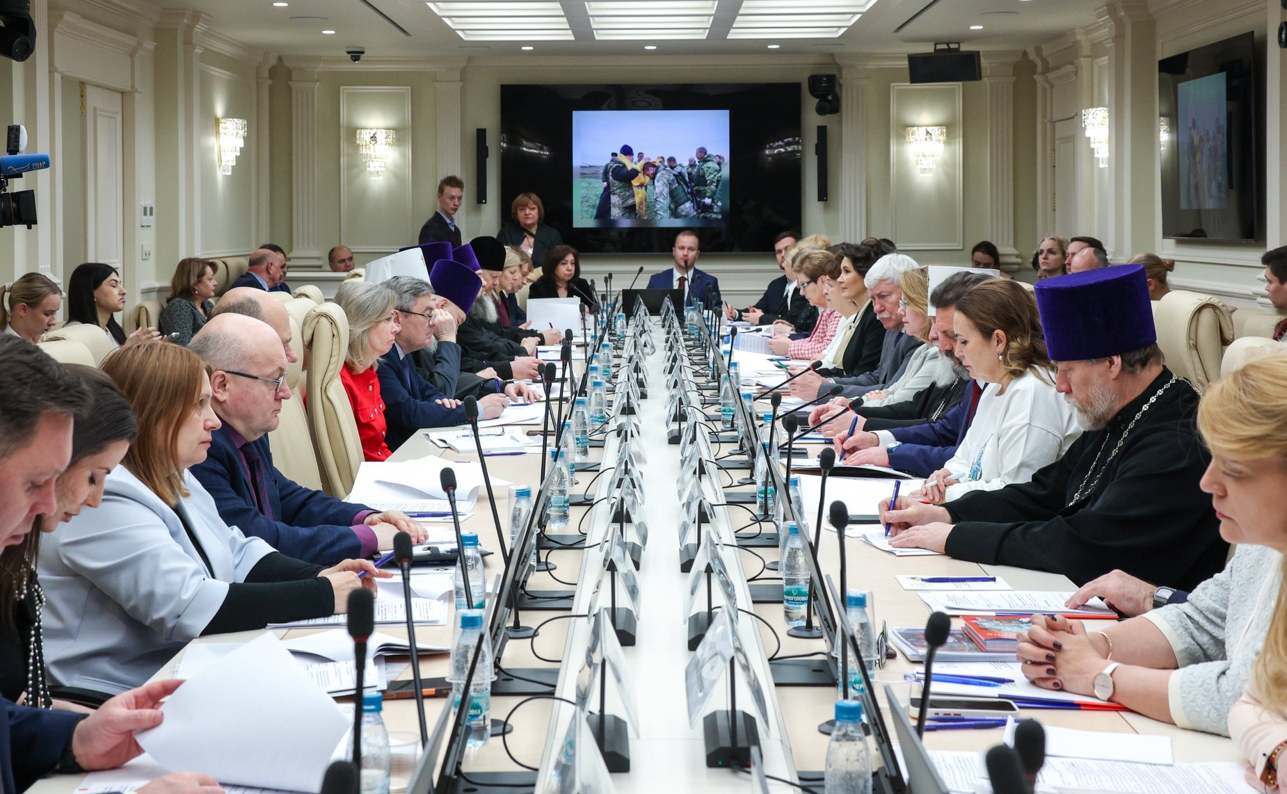 Круглый стол «Церковь, власть и общество: поддержка участников специальной военной операции и их семей» (в рамках XIV Рождественских парламентских встреч)
