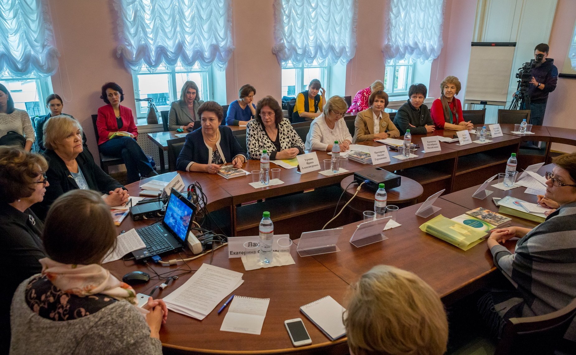 Е. Лахова открыла выставку и научно-практическую конференцию, посвященную женщинам, занимающимся научной деятельностью