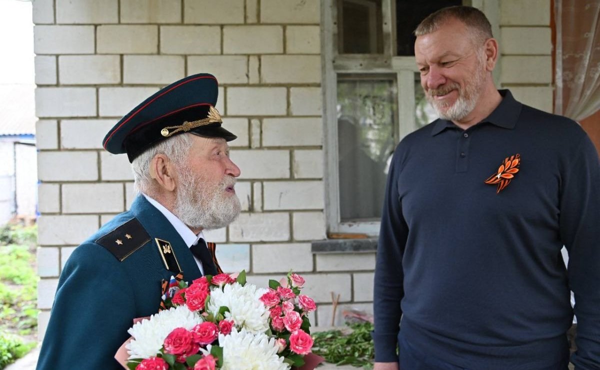 Сергей Горняков в Волгоградской области поздравил фронтовика с Днем Победы