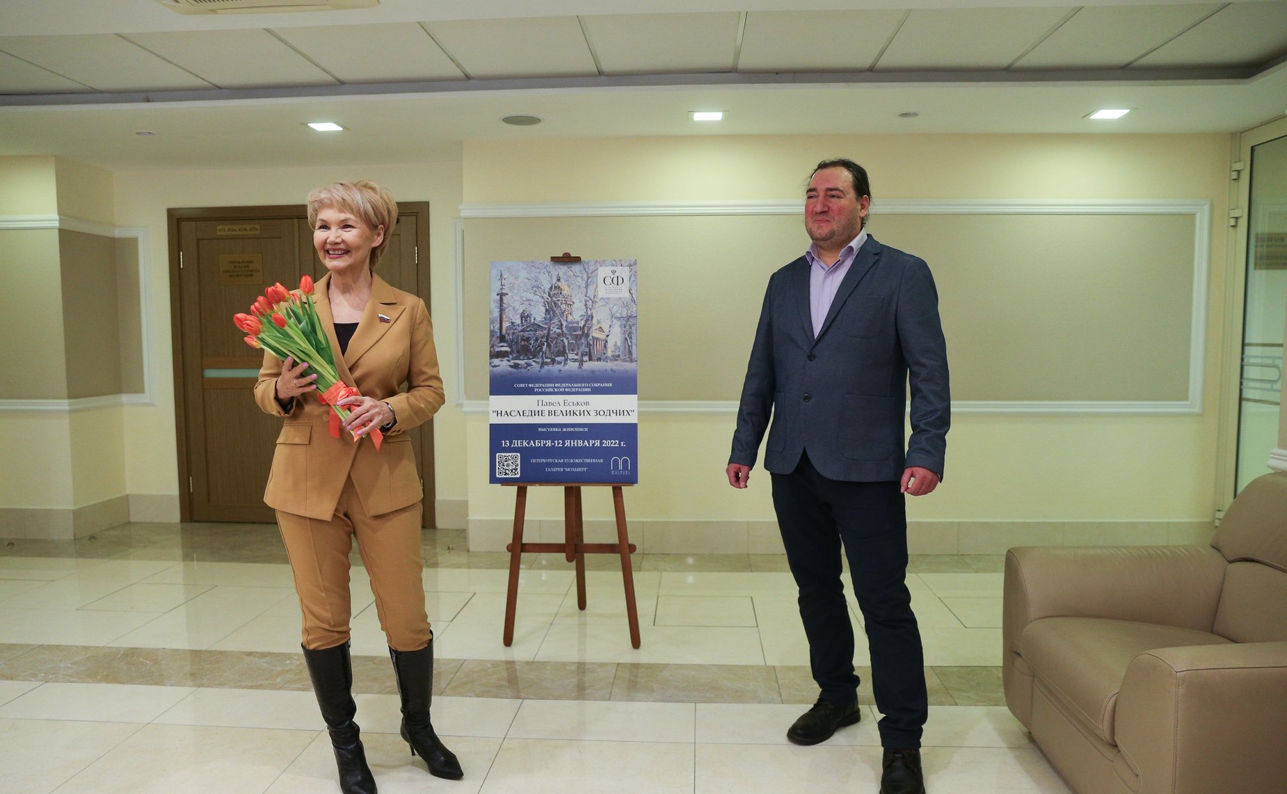 Дина Оюн приняла участие в открытии в СФ выставки работ Павла Еськова «Наследие великих зодчих»