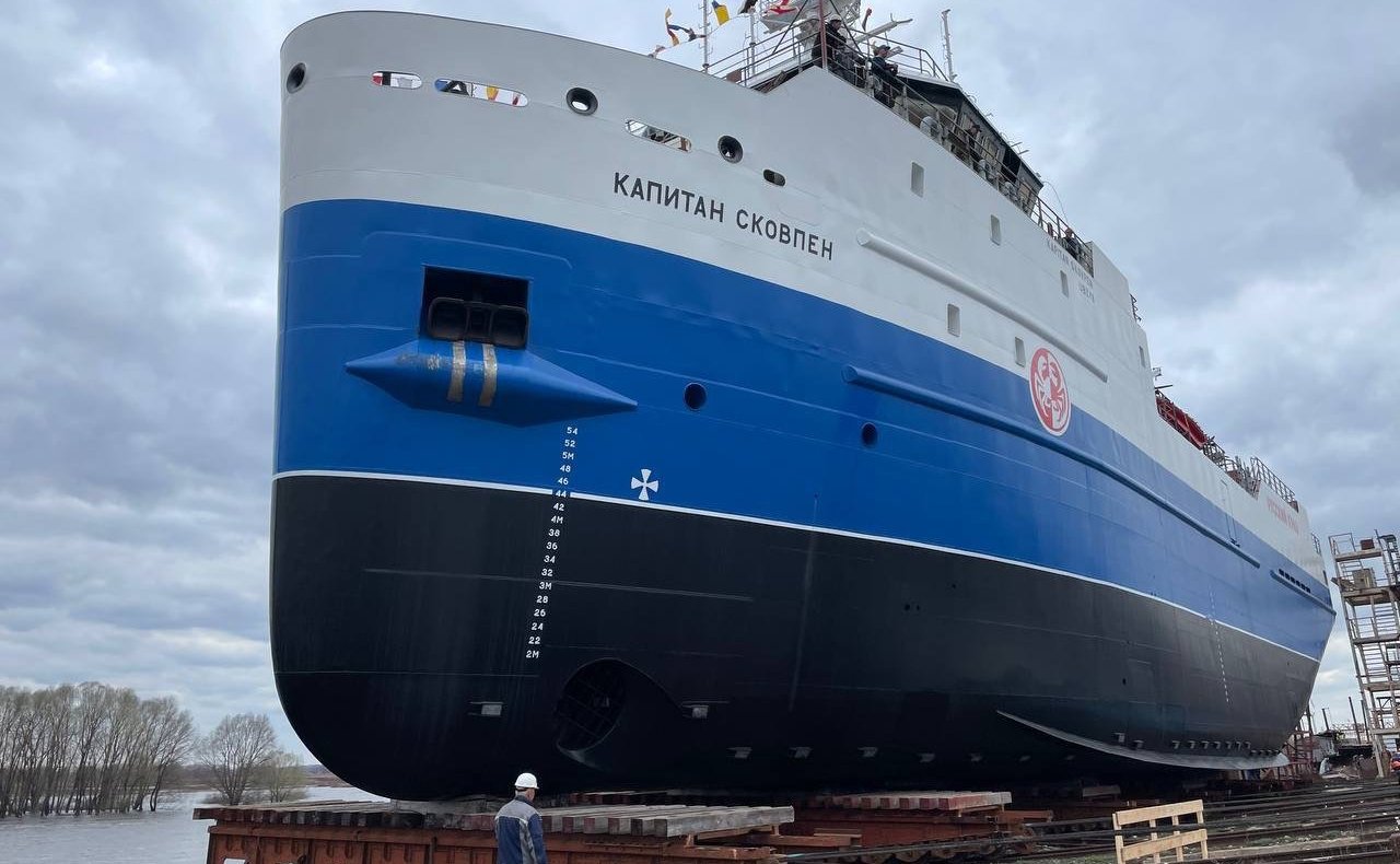 Ольга Щетинина стала «крестной матерью» краболовного судна «Капитан Сковпен»