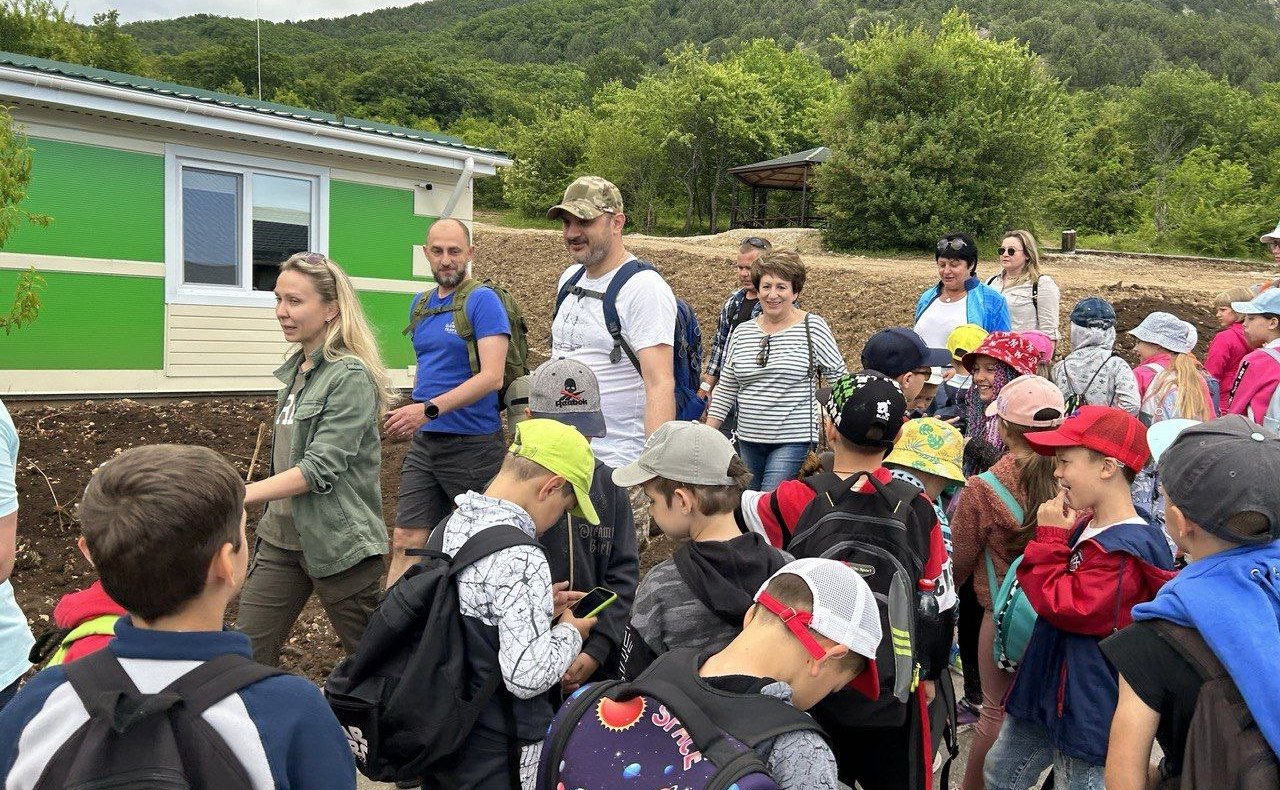 Екатерина Алтабаева вместе с ребятами из севастопольского детского оздоровительного лагеря «Горный» сходила в поход