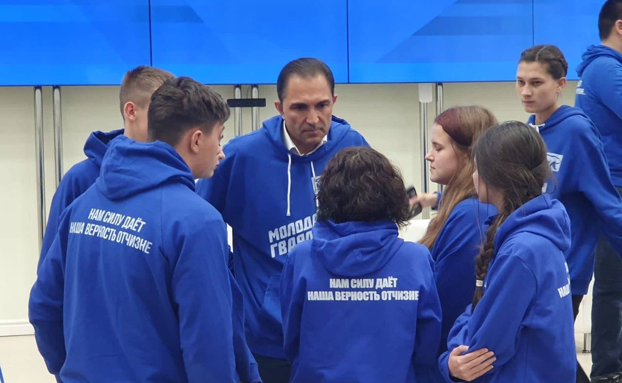 Андрей Хапочкин выступил перед участниками Дальневосточного форума «Молодой гвардии»