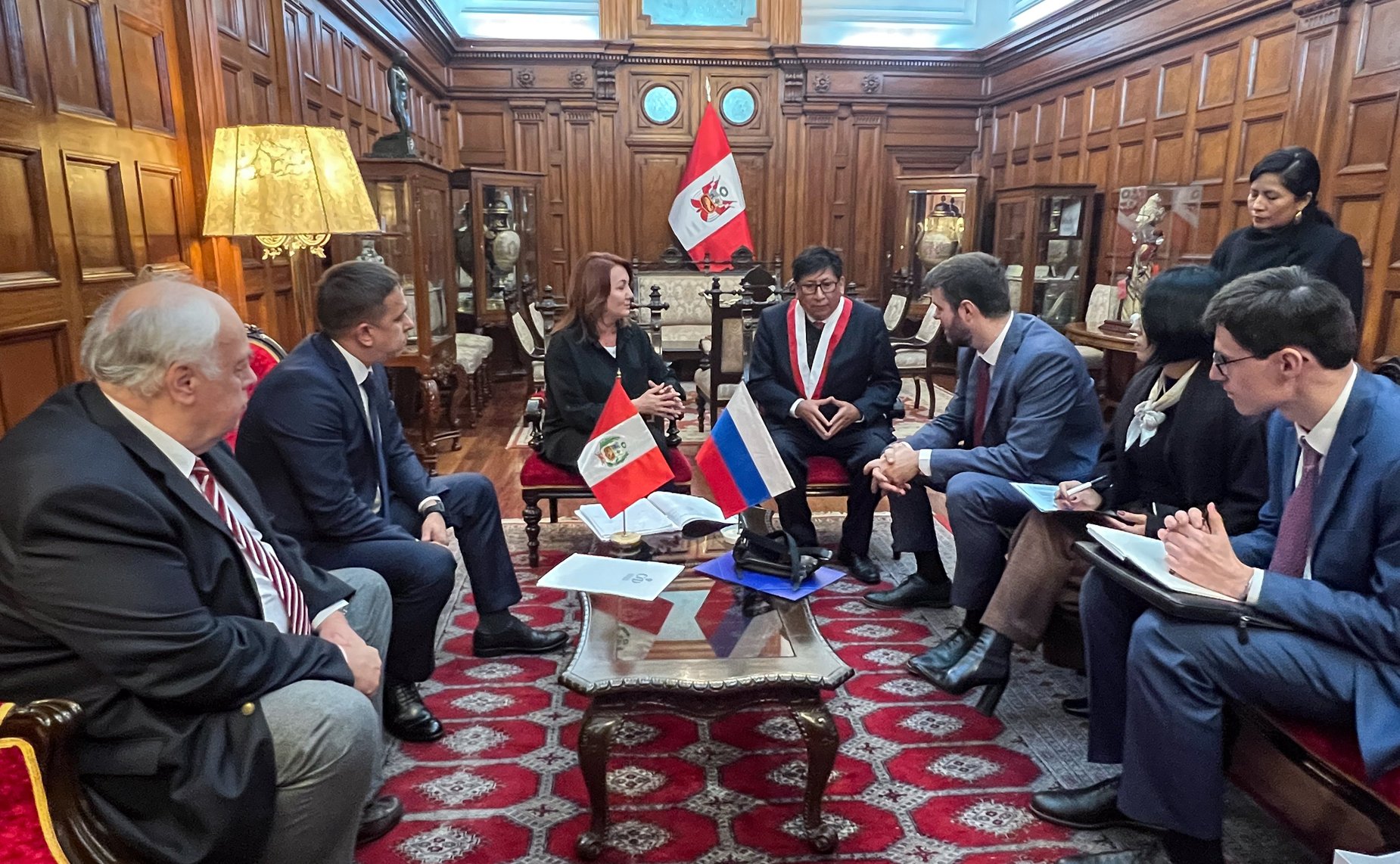 Сенаторы РФ встретились со вторым заместителем Председателя Конгресса Республики Перу Вальдемаром Серроном Рохасом