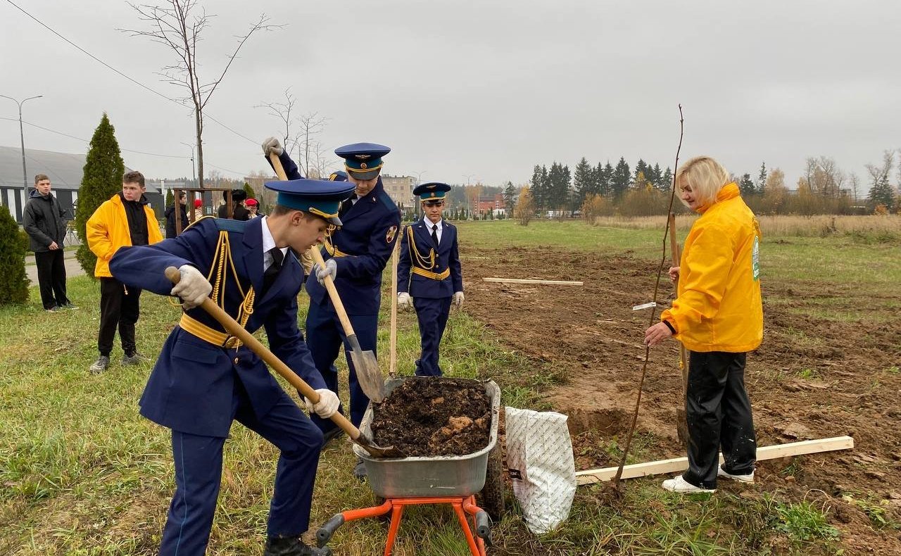 Анатолий Артамонов совершил рабочую поездку в Боровский муниципальный округ, где принял участие в ряде мероприятий