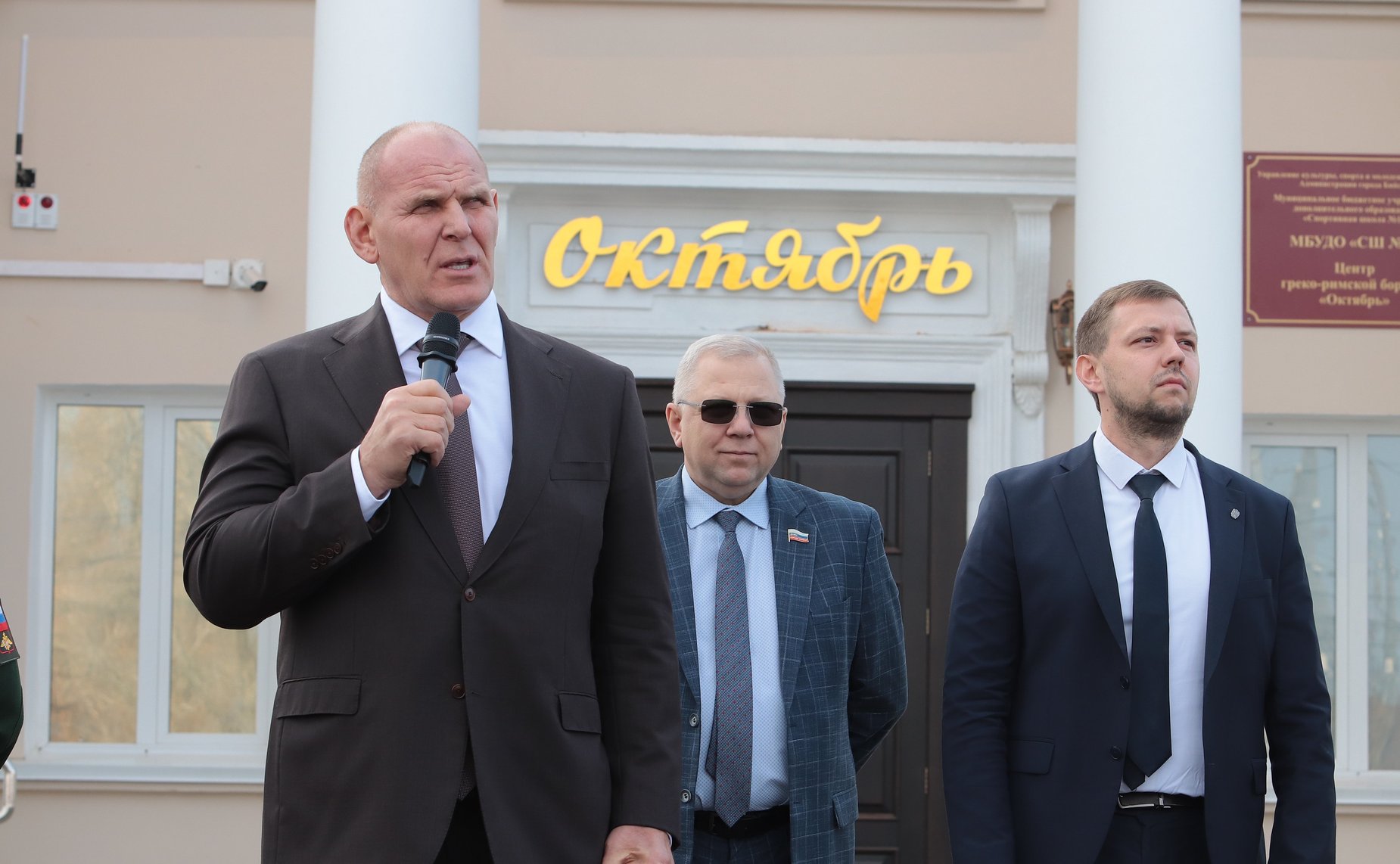 Александр Карелин принял участие в открытии современного центра греко-римской борьбы в городе Бийске