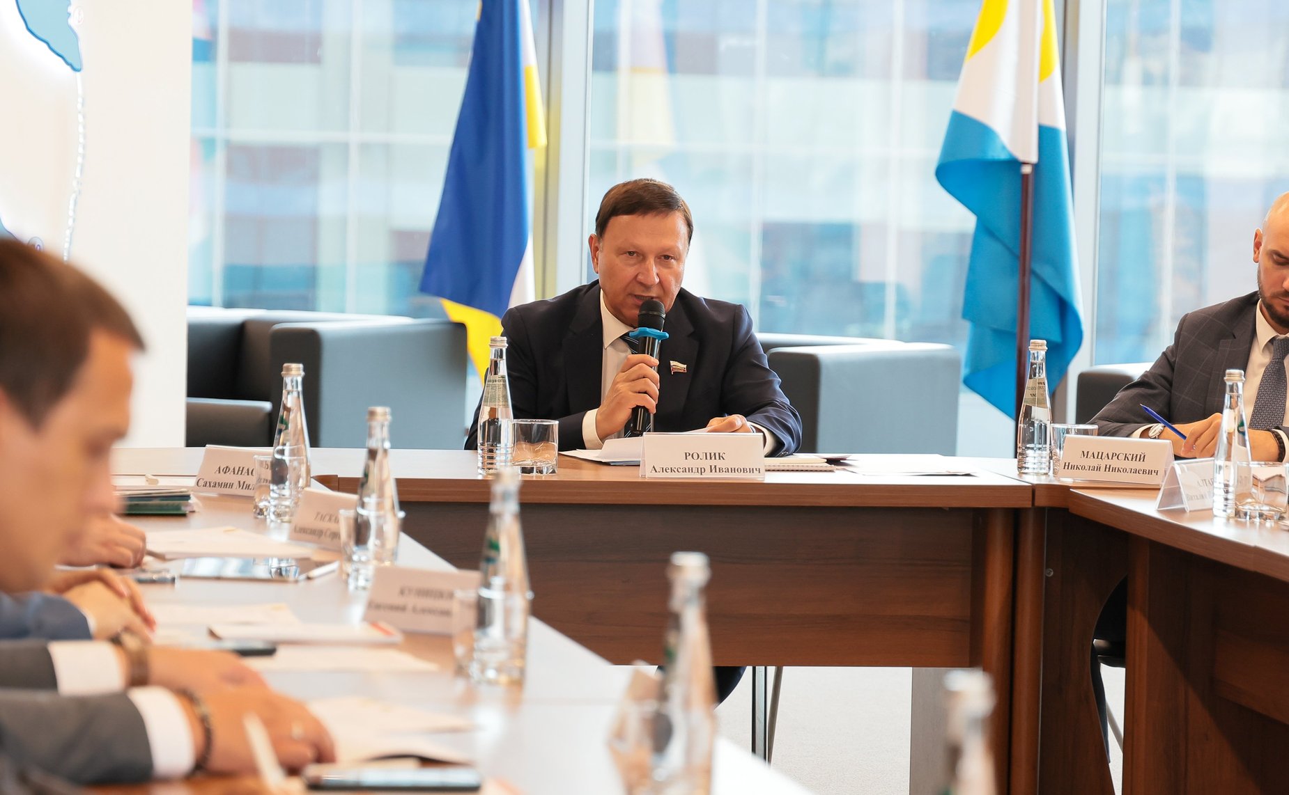 Александр Ролик и заместитель Министра РФ по развитию Дальнего Востока и Арктики Виталий Алтабаев провели круглый стол «Девелопмент и производство строительных материалов на Дальнем Востоке и в Арктической зоне РФ»