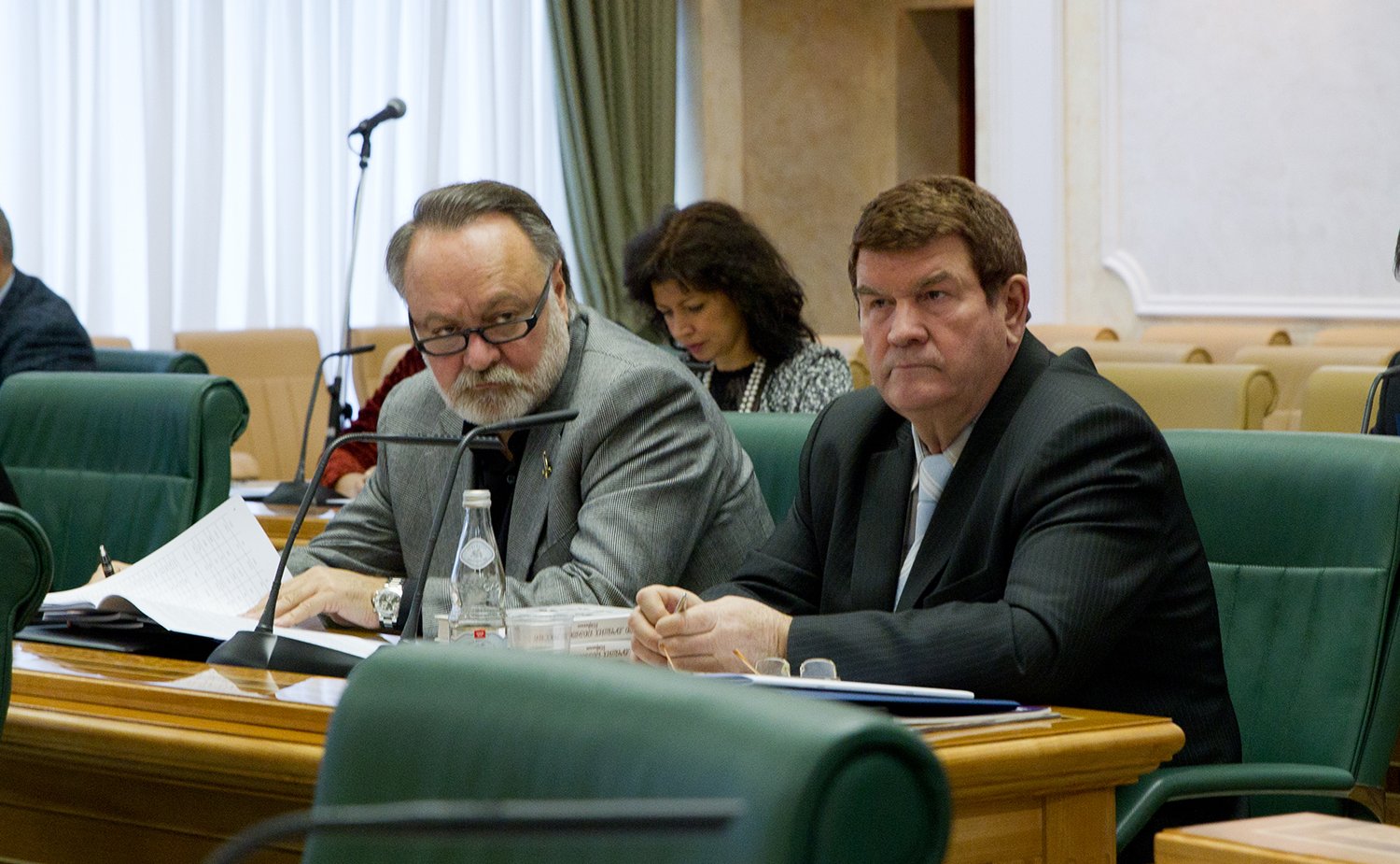 А. Тотоонов на заседании «круглого стола» на тему «Книга в духовном обиходе современников»