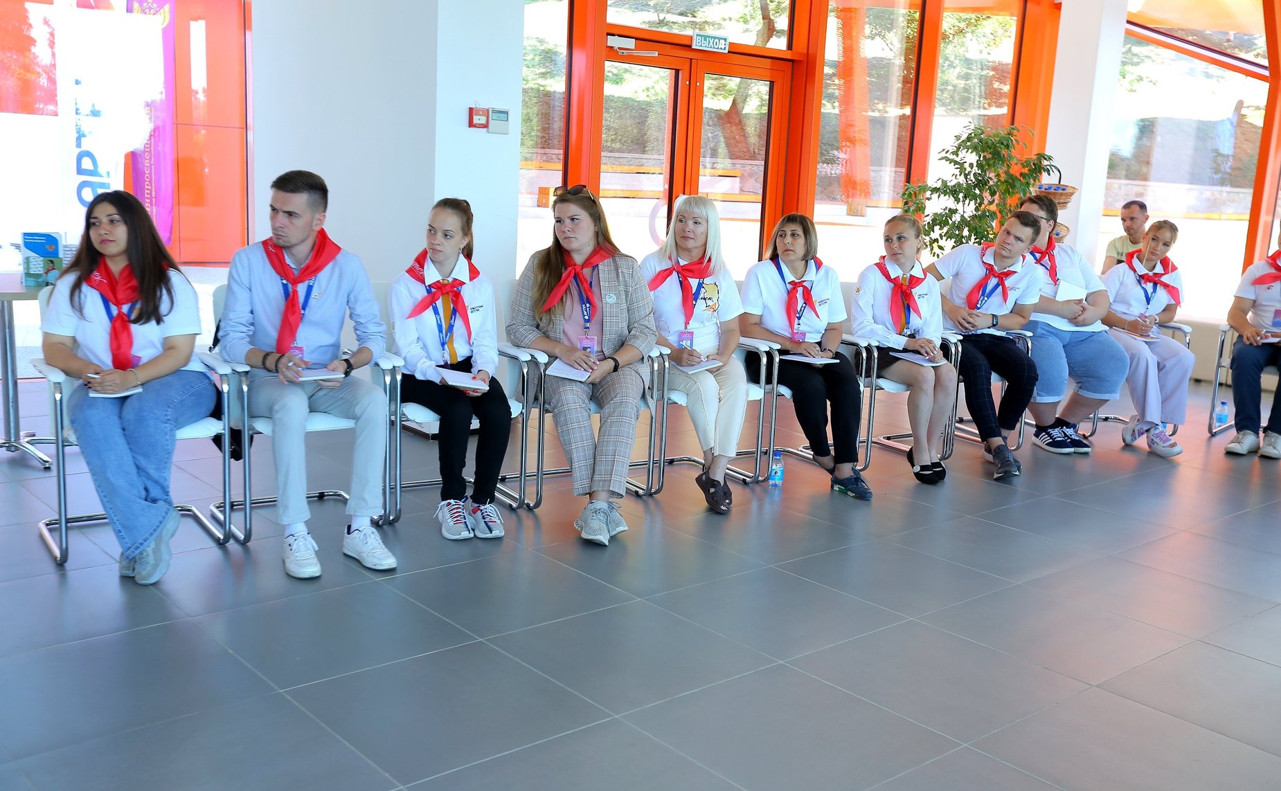 Любовь Глебова встретилась с сотрудниками «Артека» и с советниками директоров школ по воспитанию, которые обучаются в детском центре