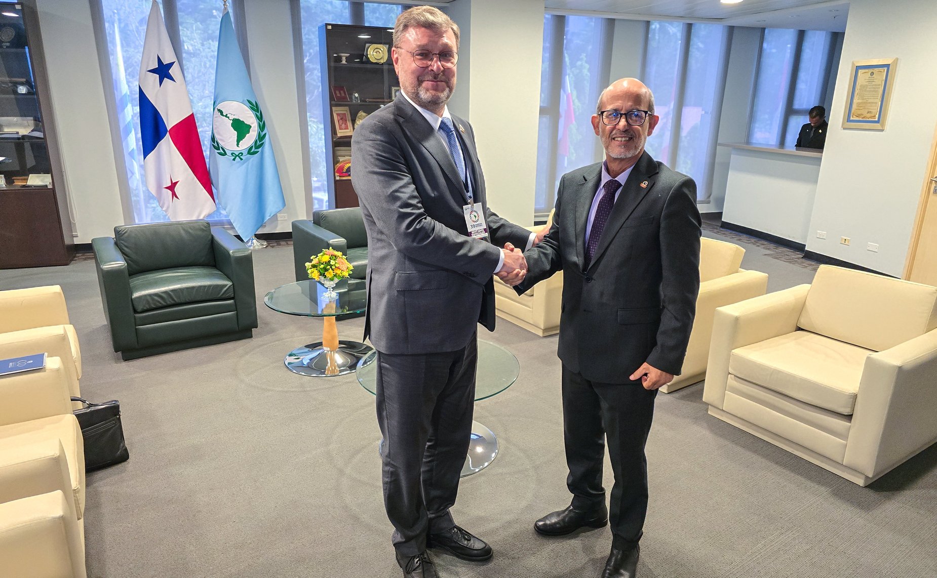 Заместитель Председателя СФ Константин Косачев и Председатель ПАРЛАТИНО, представитель Республики Куба в ПАРЛАТИНО Роландо Гонсалес Патрисио провели встречу «на полях» 39-й Ассамблеи ПАРЛАТИНО