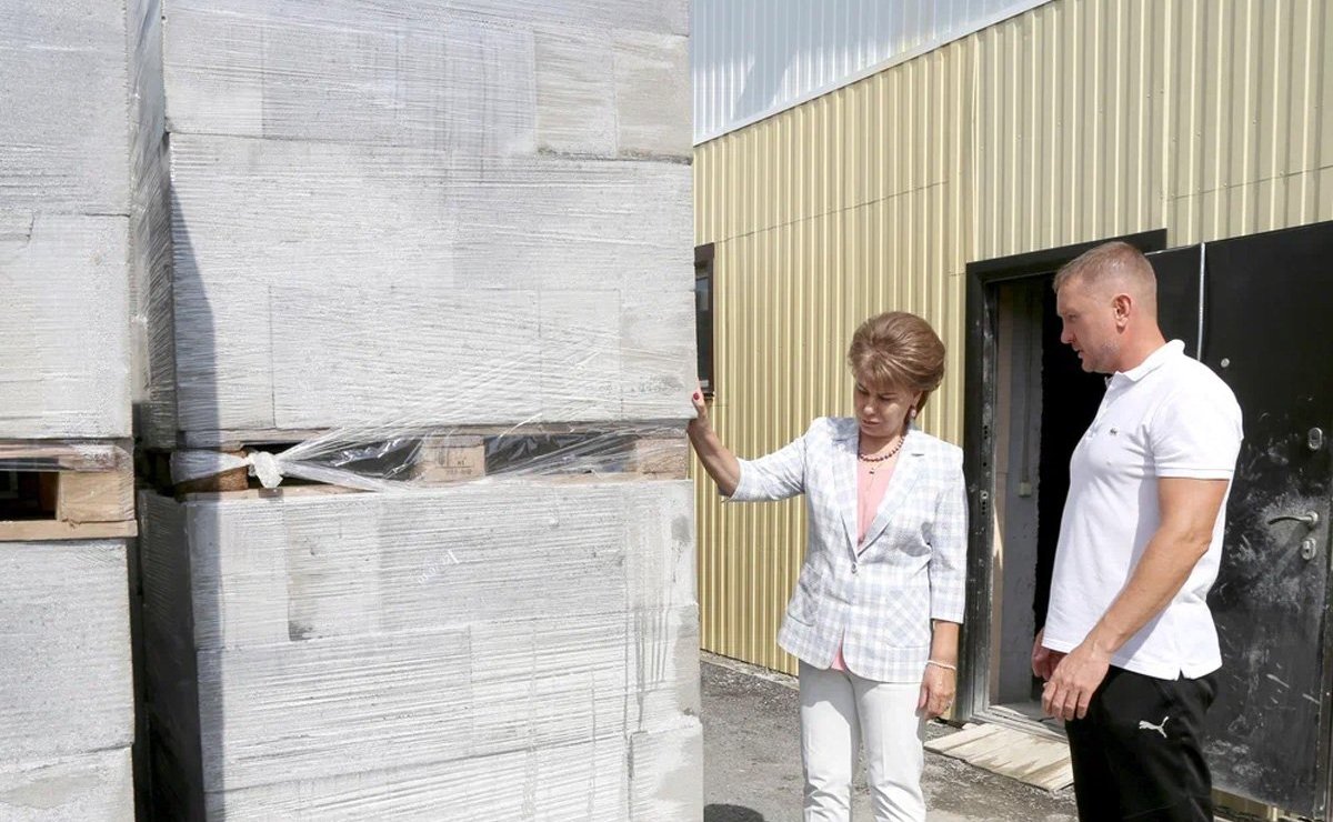 Татьяна Гигель в ходе рабочей командировки по региону побывала на предприятии ООО «Стройкомфорт», расположенном в Майме