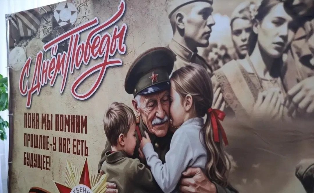Ольга Бас в ходе поездки в регион посетила Луганскую среднюю школу № 13, где прошло торжественное открытие отреставрированного музея «История Каменного Брода»