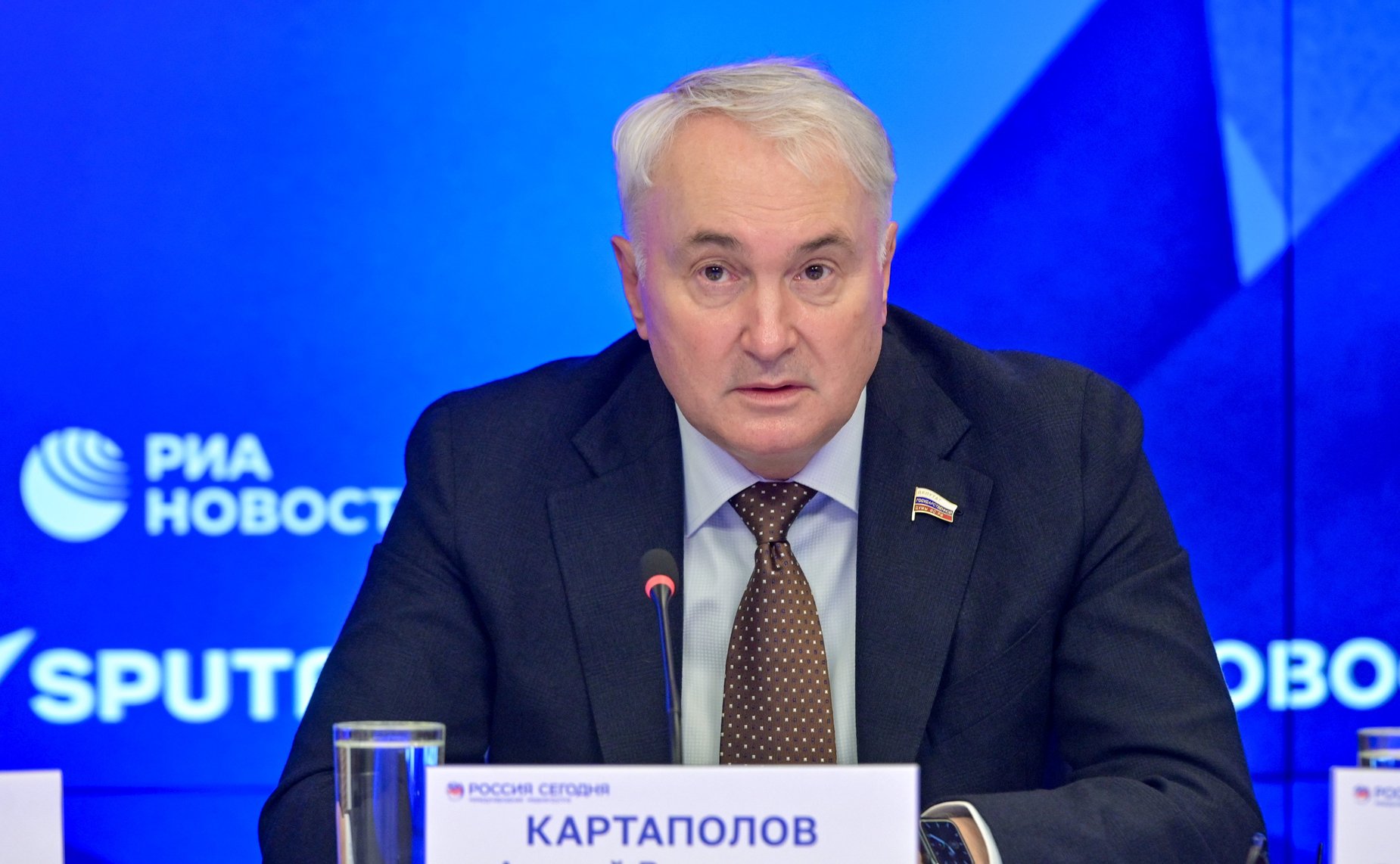 В пресс-центре МИА «Россия сегодня» прошла пресс-конференция по представленному докладу Международного общественного трибунала по преступлениям украинских неонацистов «Пытки российских военнослужащих: свидетельства освобожденных из украинского плена»