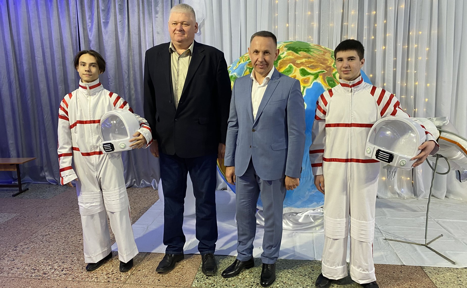 Олег Алексеев во время рабочей поездки в регион принял участие в торжествах, посвященных 60-летию со дня полета в космос Юрия Гагарина