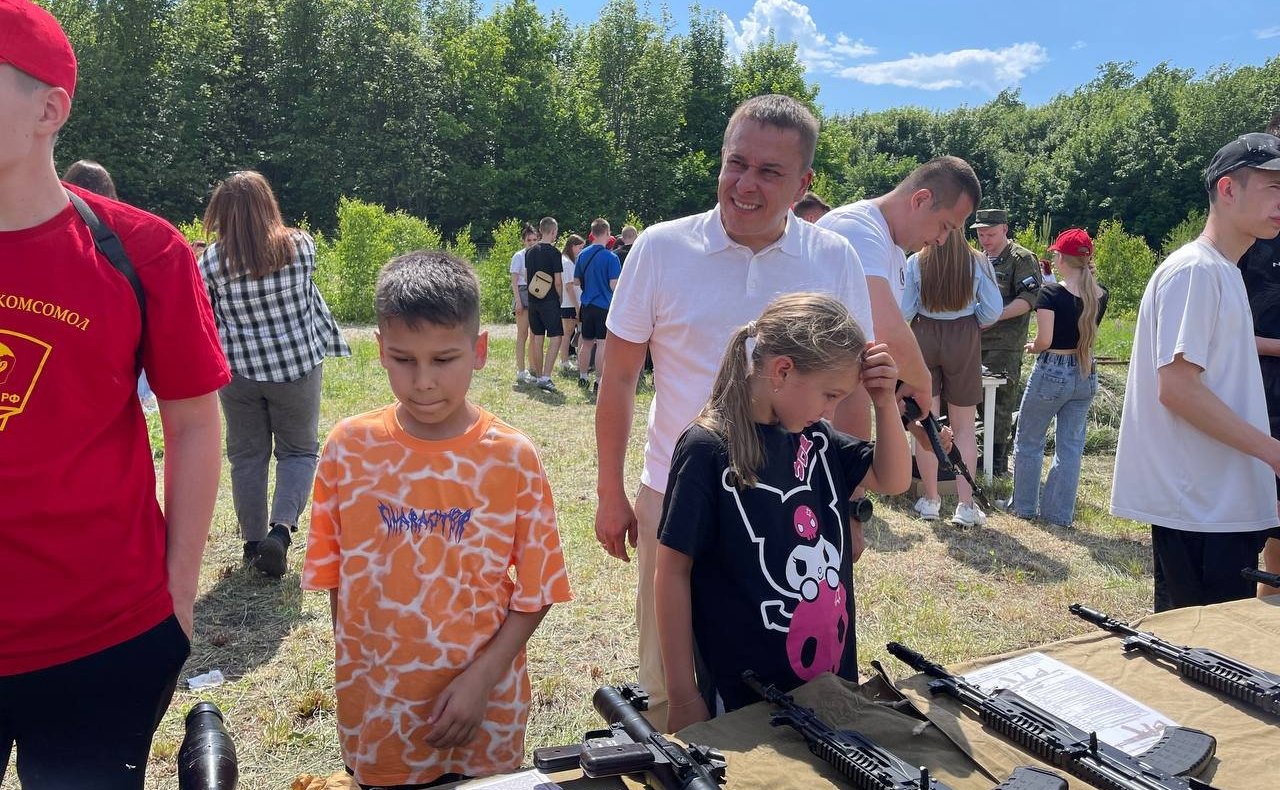 Айрат Гибатдинов в преддверии Дня защиты детей провел занятие в рамках проекта «Школа защитников Родины»