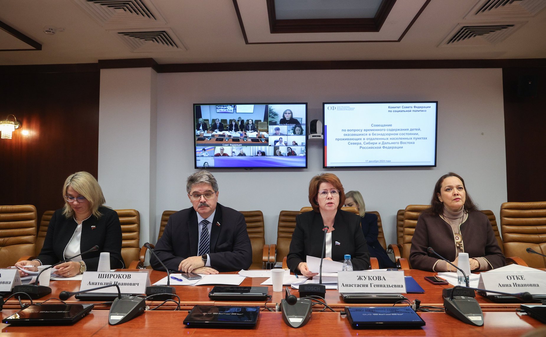 Совещание Комитета СФ по социальной политике по вопросам совершенствования законодательства в области регулирования временного содержания (размещения) детей, оказавшихся в трудной жизненной ситуации