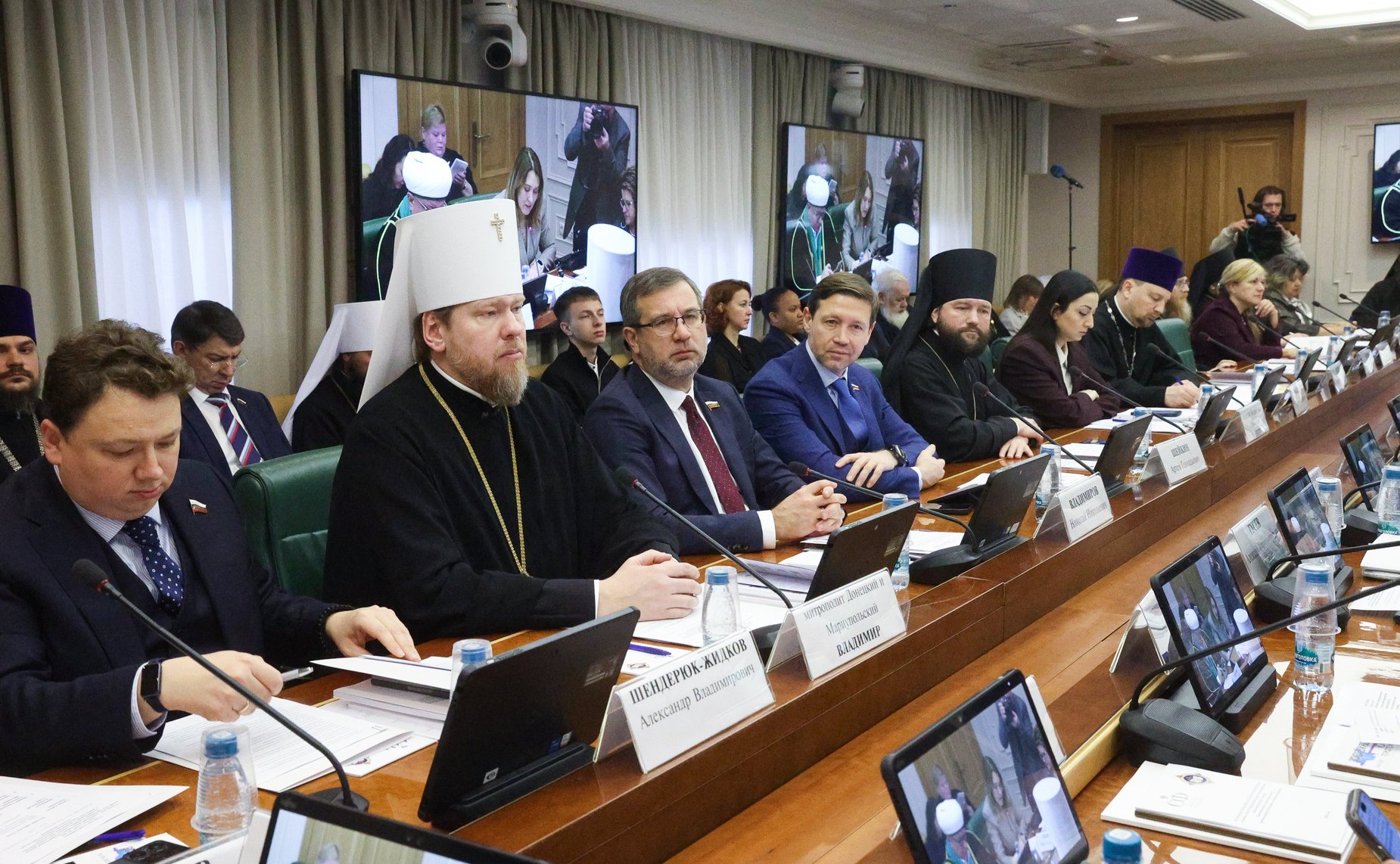 Круглый стол «Становление современной общественно-государственной модели воспитания гражданина и патриота (анализ опыта взаимодействия государственных и религиозных институтов)» (в рамках XIV Рождественских парламентских встреч)