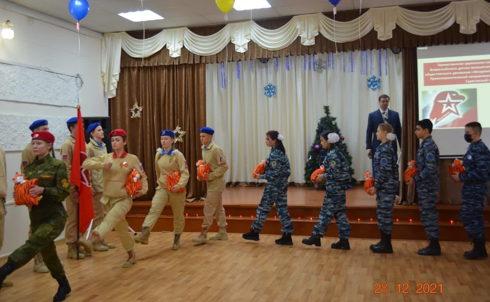 Сергей Аренин принял участие в торжественной церемонии награждения лучших участников Всероссийского детско-юношеского военно-патриотического общественного движения «ЮНАРМИЯ» и общественного движения правоохранительной направленности «Юный друг полиции» Са