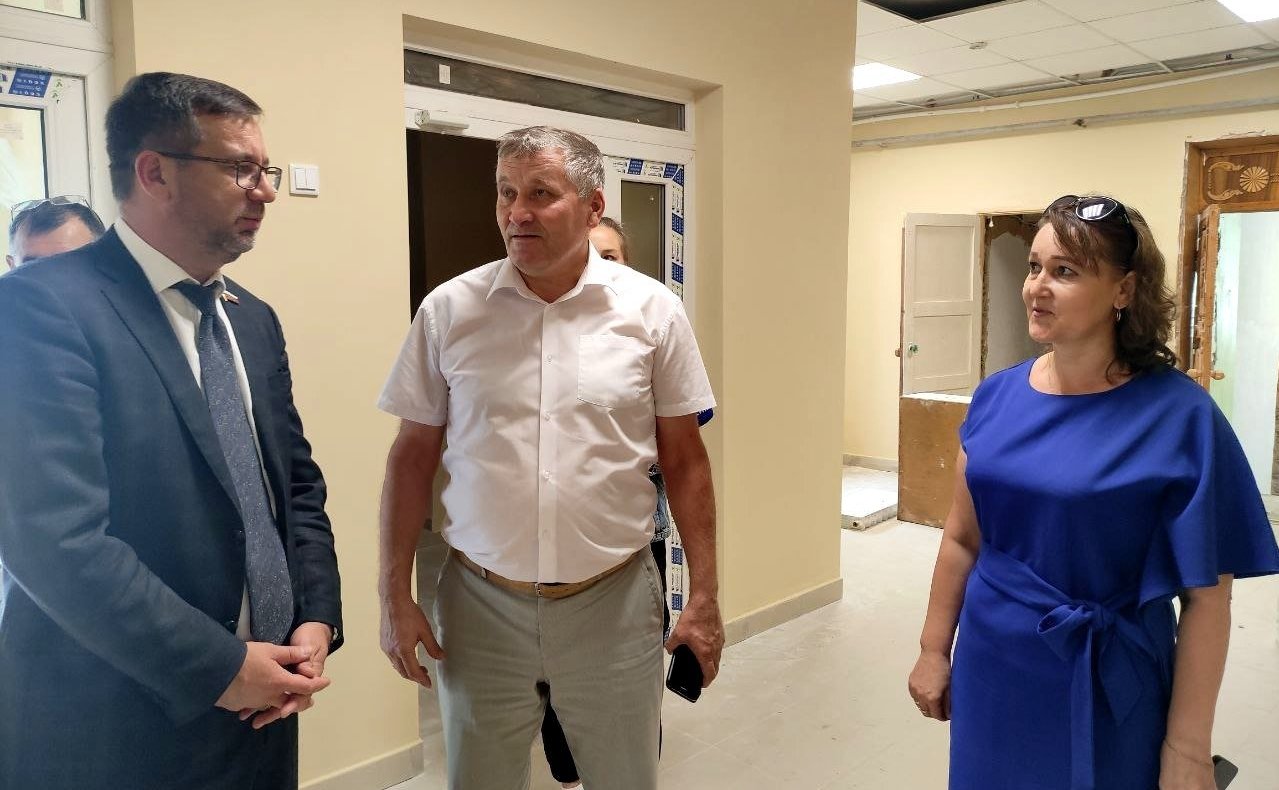 Николай Владимиров в рамках работы в регионе проконтролировал ход капитального ремонта образовательных учреждений