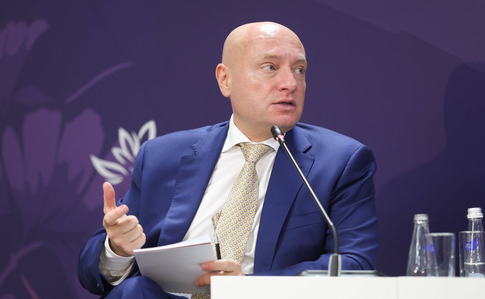 Иван Абрамов принял участие в сессии «Больше инвестиций, экспорта и грузов: как должны работать международные территории опережающего развития?» в рамках Восточного экономического форума (ВЭФ) (фото Фонд Росконгресс)