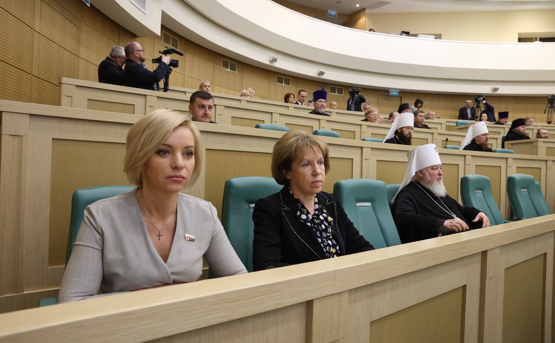 Пленарное заседание Х Парламентских встреч в рамках ХХХ Международных образовательных чтений «К 350-летию со дня рождения Петра I: секулярный мир и религиозность»