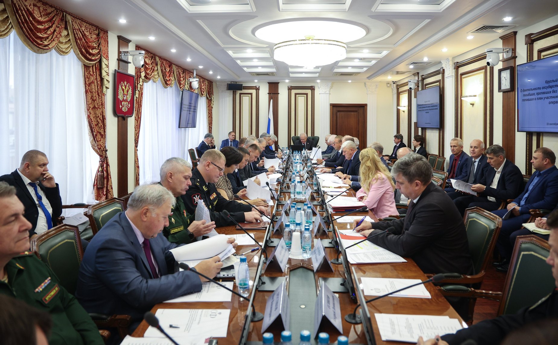 Круглый стол Комитета СФ по обороне и безопасности совместно с Комитетом СФ по социальной политике на тему «О деятельности государственных органов по поиску погибших, пропавших без вести и освобождению попавших в плен участников СВО»