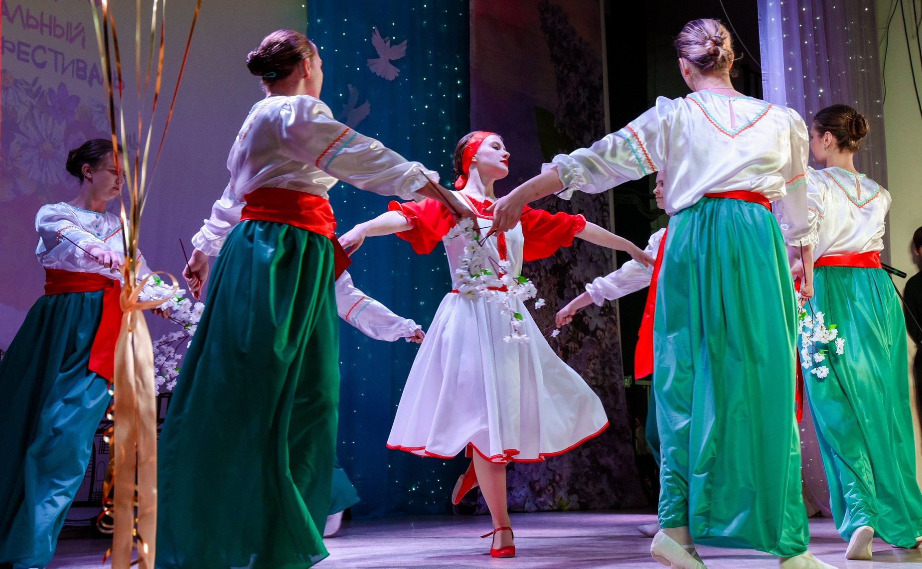 Церемония закрытия ежегодного регионального праздника для детей с ограниченными возможностями здоровья и инвалидностью «Пасхальный фестиваль»