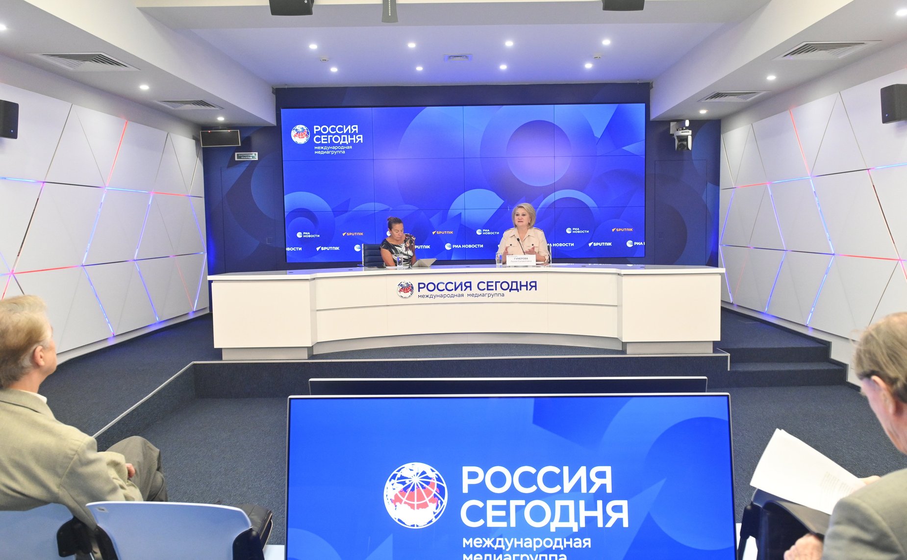 В пресс-центре «Россия сегодня» состоялась пресс-конференция председателя Комитета СФ по науке, образованию и культуре Лилии Гумеровой, на которой подведены итоги работы Комитета в весеннюю сессию