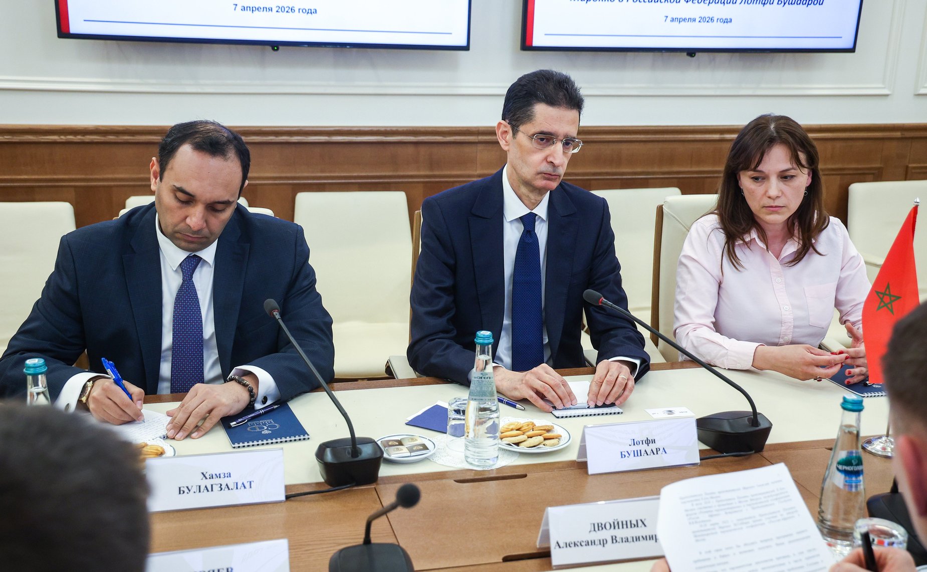 Александр Двойных провел встречу с Чрезвычайным и Полномочным Послом Королевства Марокко в Российской Федерации Лотфи Бушаарой