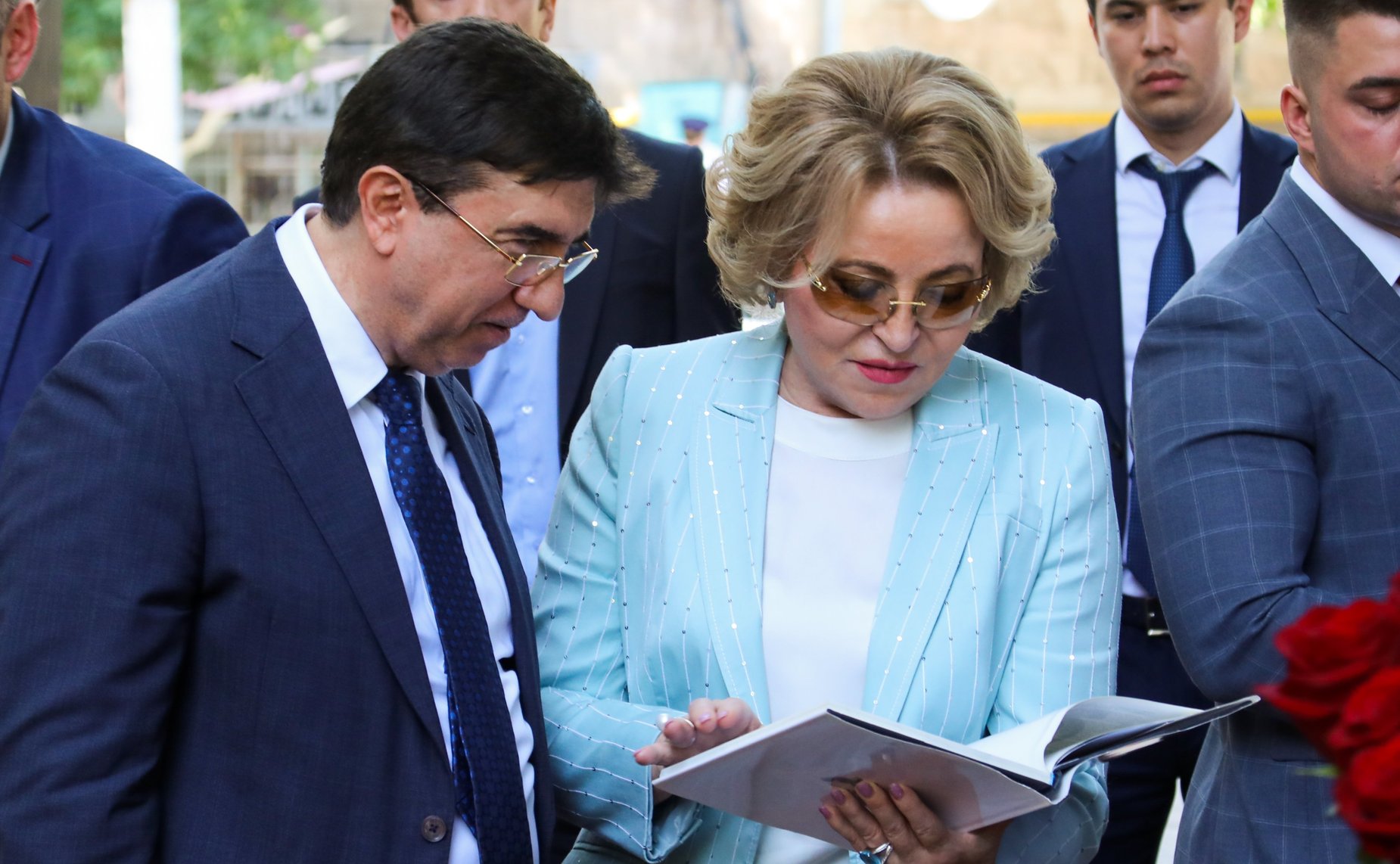 Открытие мемориальной доски и возложение цветов к памятнику Фазу Алиевой