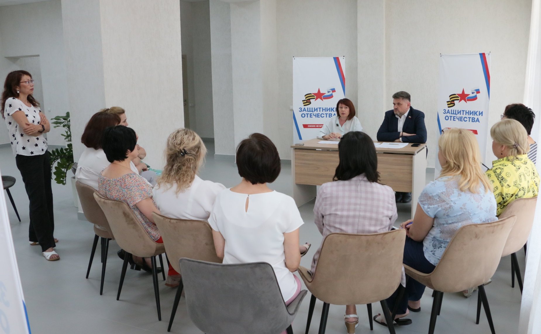 Александр Жуков в Абакане провёл встречу с сотрудниками регионального филиала государственного фонда поддержки участников специальной военной операции «Защитники Отечества»