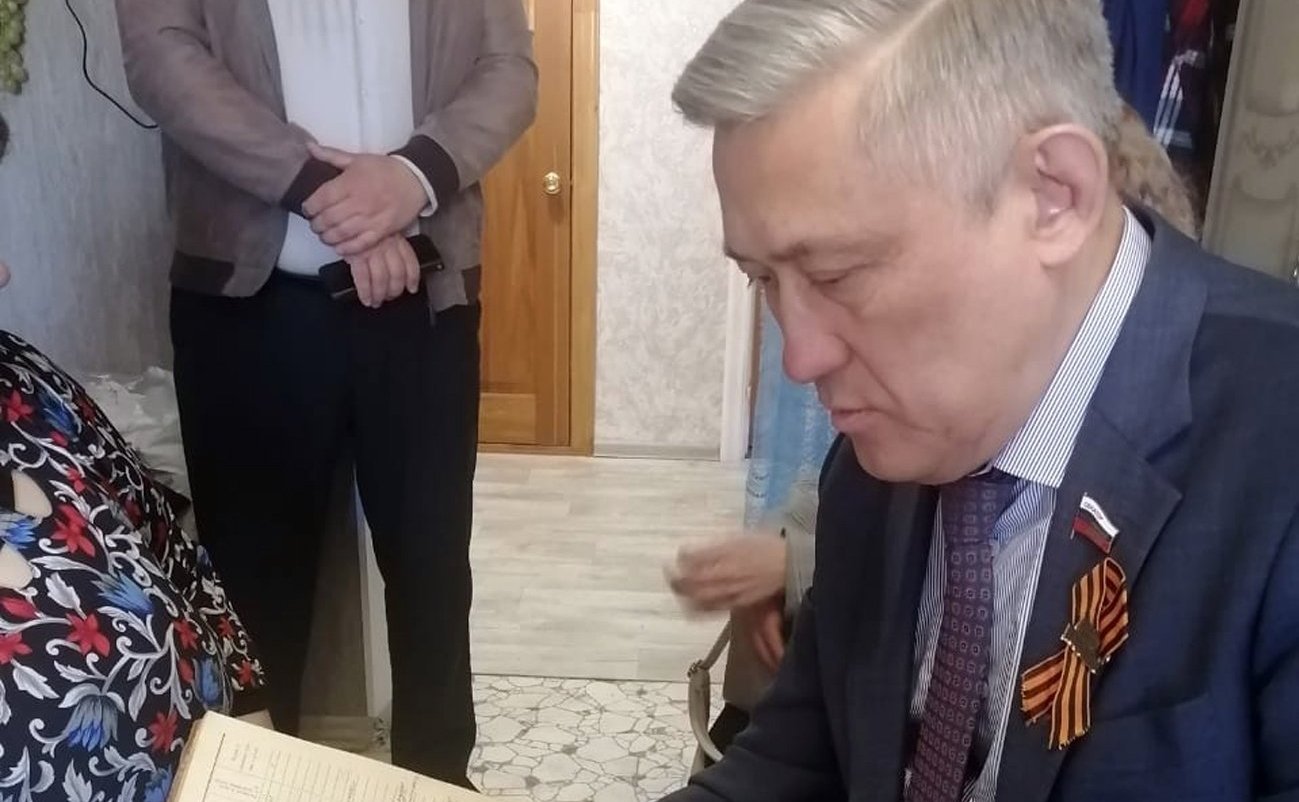 Юрий Валяев в преддверии праздника 9 мая посетил ветерана Великой Отечественной войны, недавно отметившей 103-й день рождения