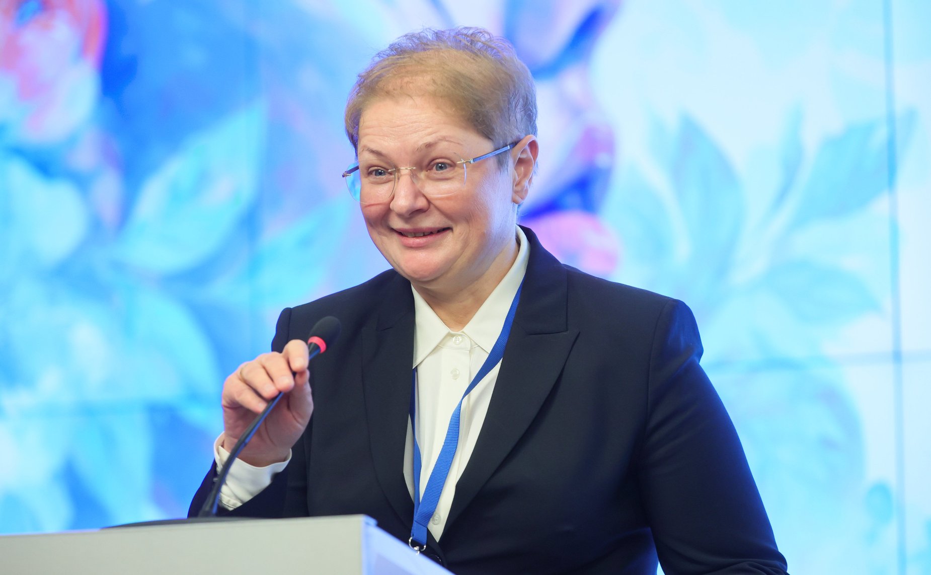 XI заседание Дискуссионного клуба им. В.Г. Змазовой: «Красота в женских руках!»