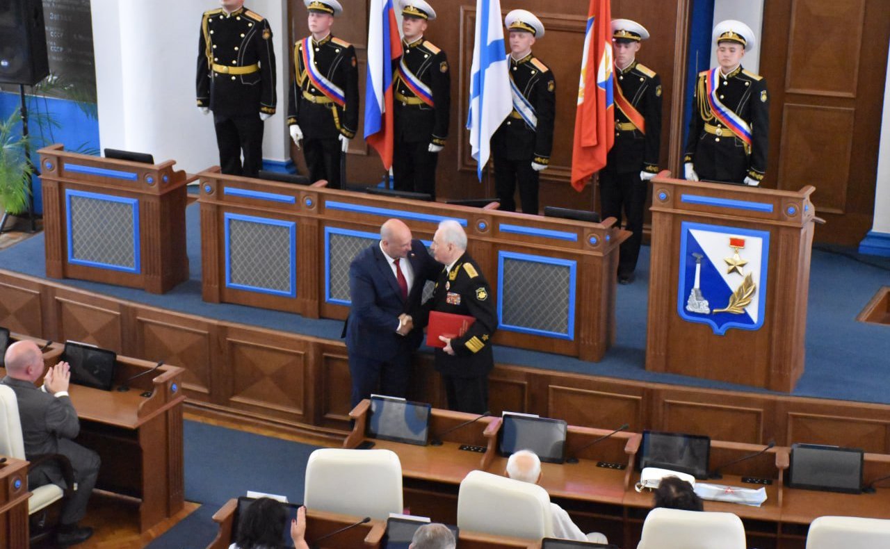 Екатерина Алтабаева приняла участие в торжественной церемонии награждения адмирала Игоря Касатонова