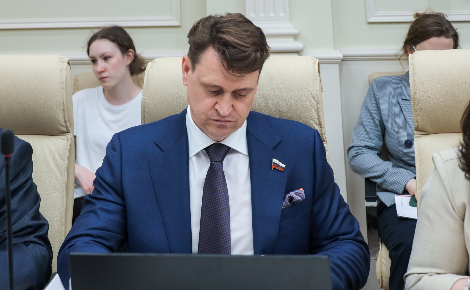 Олег Голов