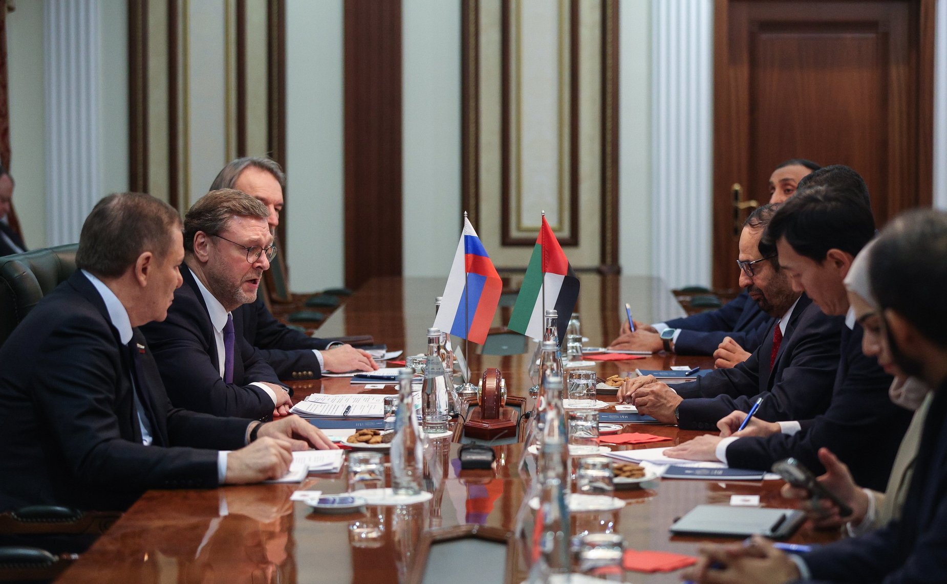 Константин Косачев провел встречу с председателем Комитета по обороне, внутренней и внешней политике Федерального национального совета Объединенных Арабских Эмиратов